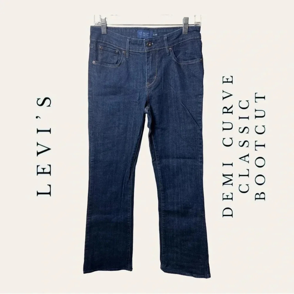 0409W. LEVI’S DEMI‎ CURVE CLASSIC BOOTCUT DENIM JEANS SIZE 6/28 DARK WASH COLOR